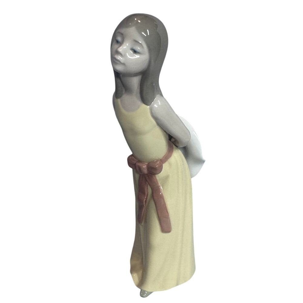 Lladró "Naughty Girl With Straw Hat"‎ porcelain figurine,5006, easter